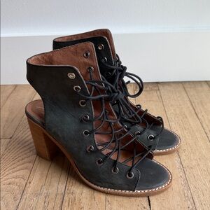 Free People x Jeffrey Campbell Minimal Lace-Up Heel in black Size 7